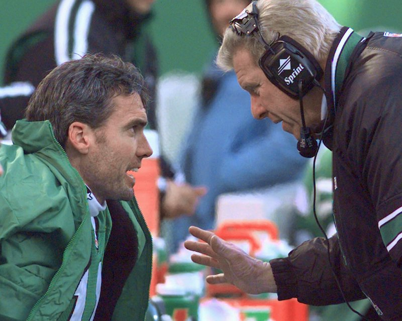 Bill Parcells (right) and Neil O’Donnell during a 1997 Jets game. (Photo credit: Mark Lennihan/AP)